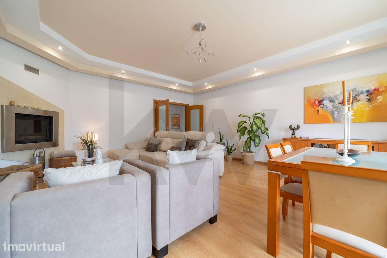Apartamento T3 com Suite, Arrecadação e Garagem para 3 Carros - Grande imagem: 5/37