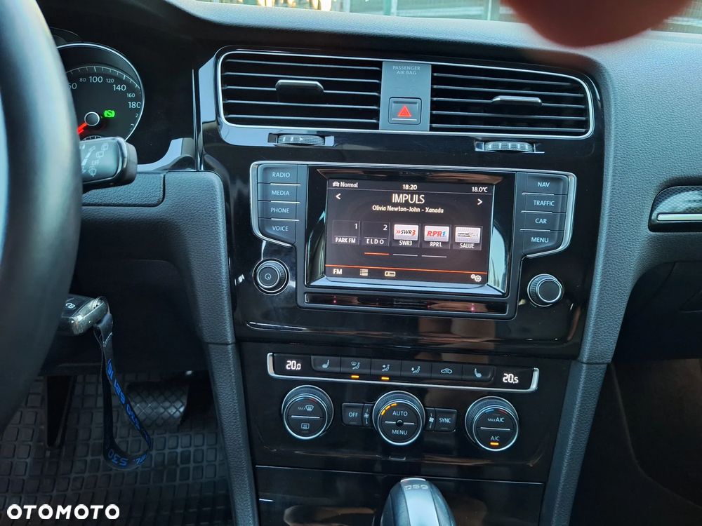 Volkswagen Golf - 32