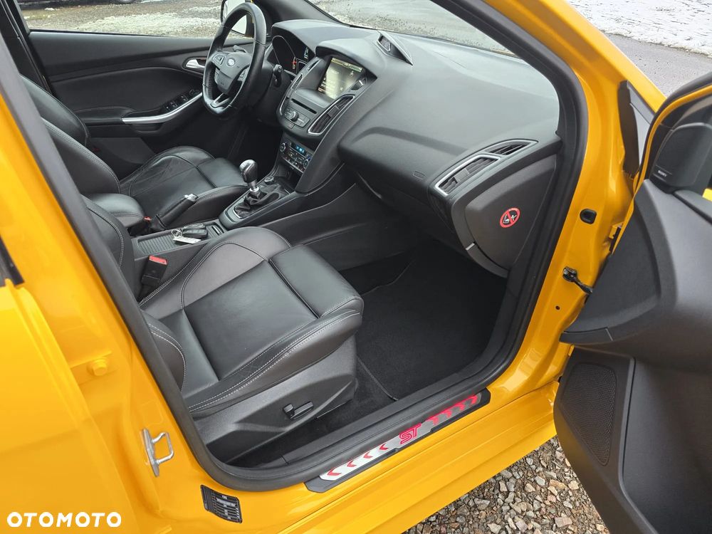 Ford Focus 2.0 EcoBoost ST mit Leder-Sport-Paket - 9