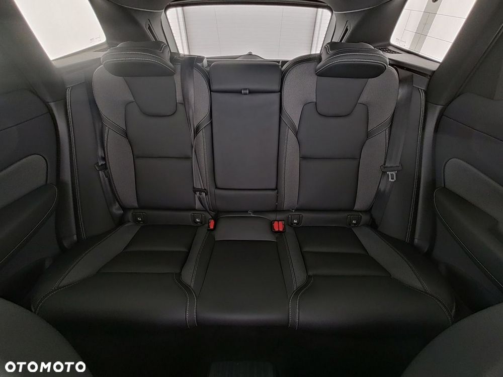 Volvo XC 60 T8 Plug-In Hybrid AWD Plus Black Edition - 13