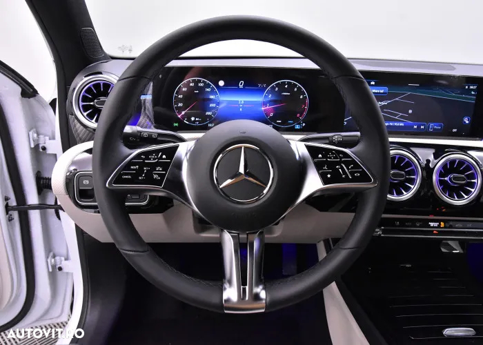 Mercedes-Benz A 200 4Matic 8G-DCT Progressive - 13