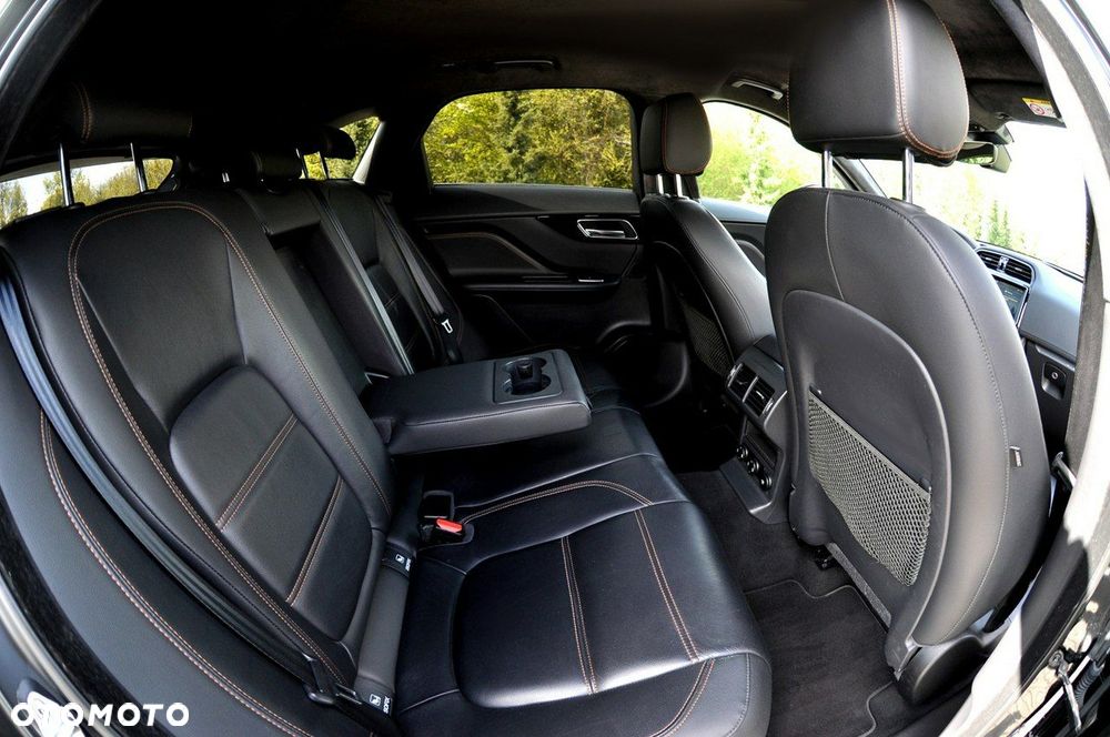 Jaguar F-Pace 20d Portfolio - 8
