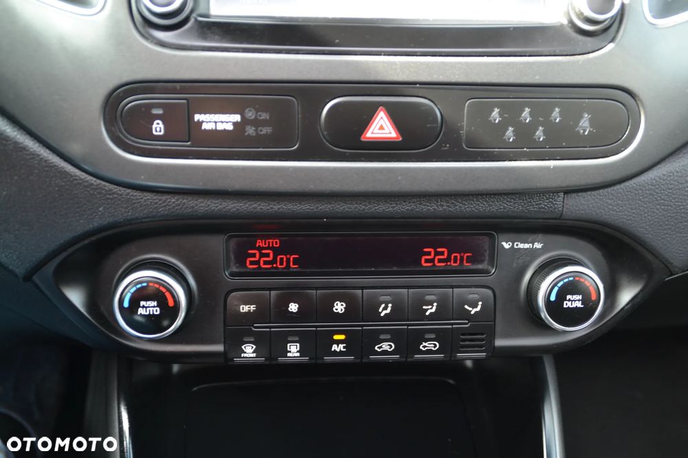 Kia Carens - 32