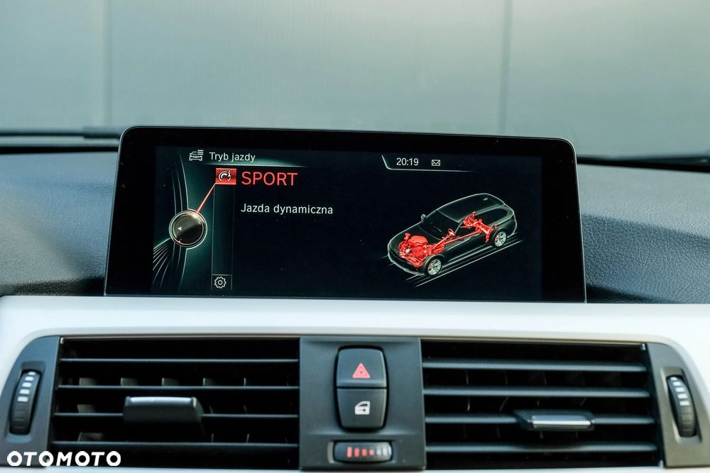 BMW Seria 3 320d Sport Line - 32
