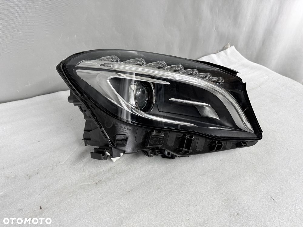 Lampa przednia prawa Mercedes-Benz GLA W156 X156 A156  XENON LED - 2