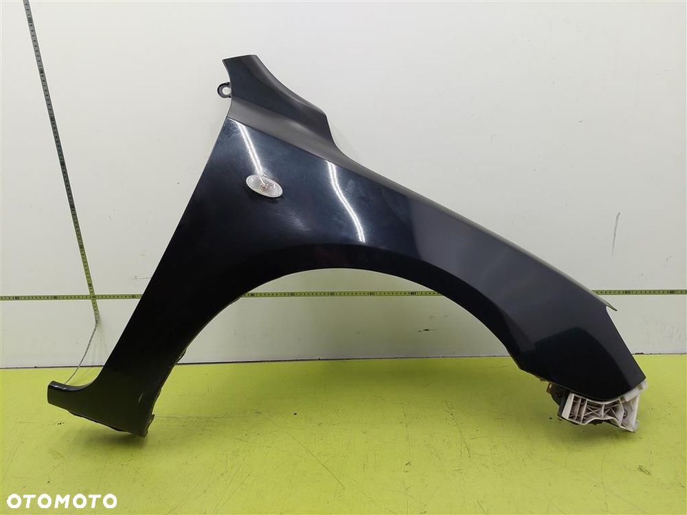 Błotnik przedni prawy Mazda 3 I 2003-2009 CZARNY 16W - 1