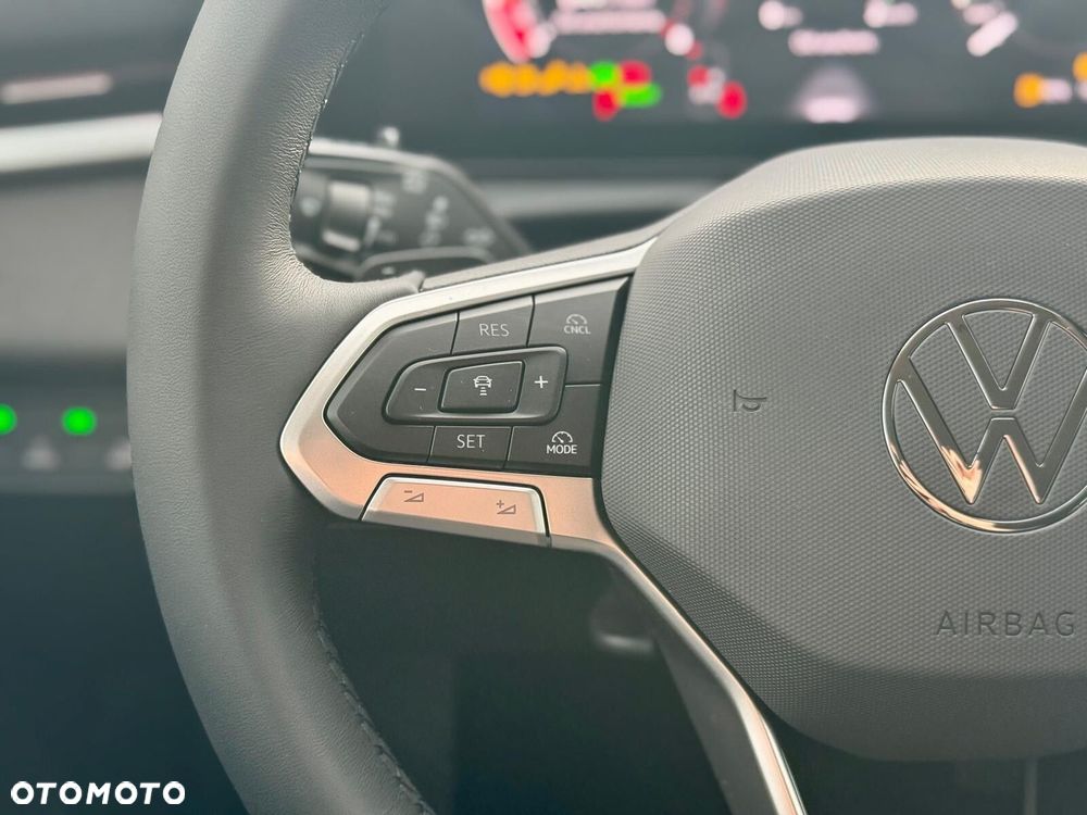 Volkswagen T-Roc 1.5 eTSI Life DSG - 26