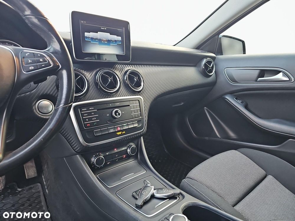 Mercedes-Benz GLA - 25