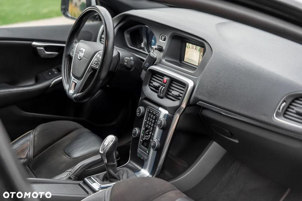 Volvo V40 D2 R Design - 27