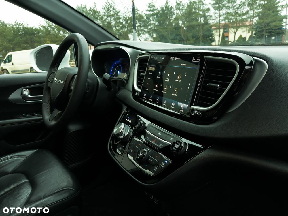 Chrysler Pacifica - 28