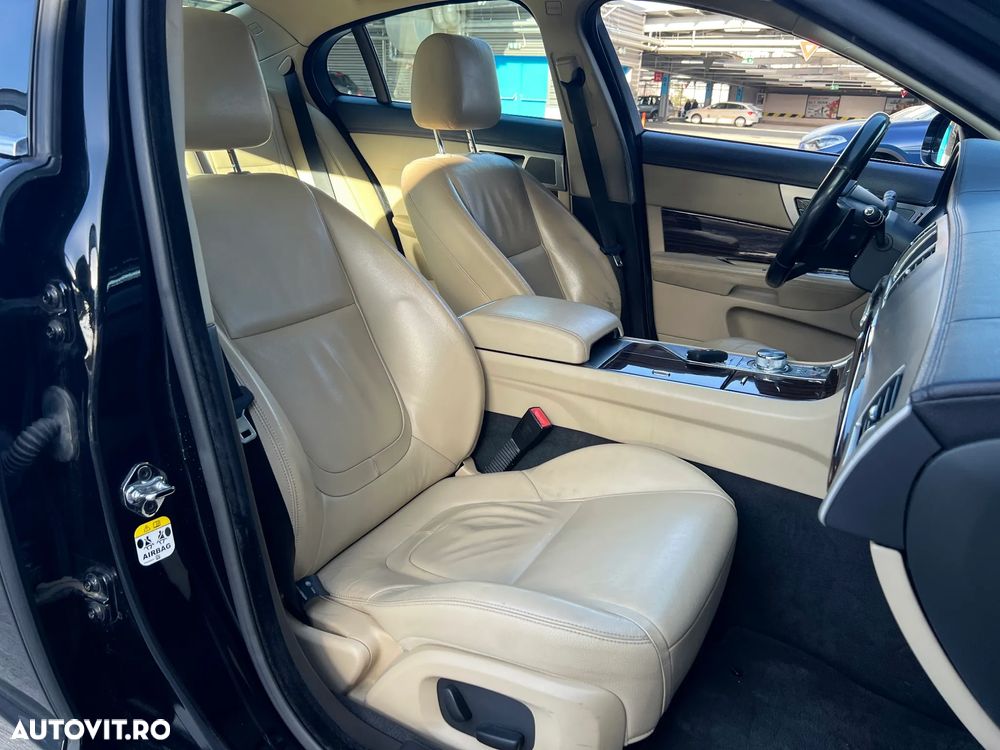 Jaguar XF 2.2D Luxury - 9