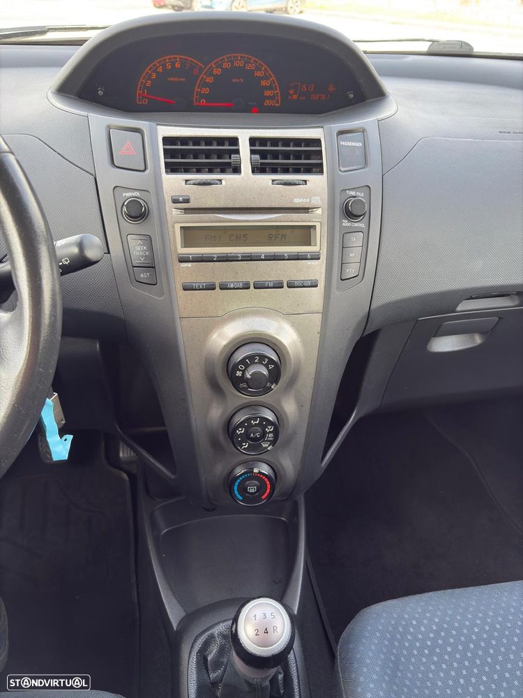 Toyota Yaris 1.0 VVT-i AC Manual - 8