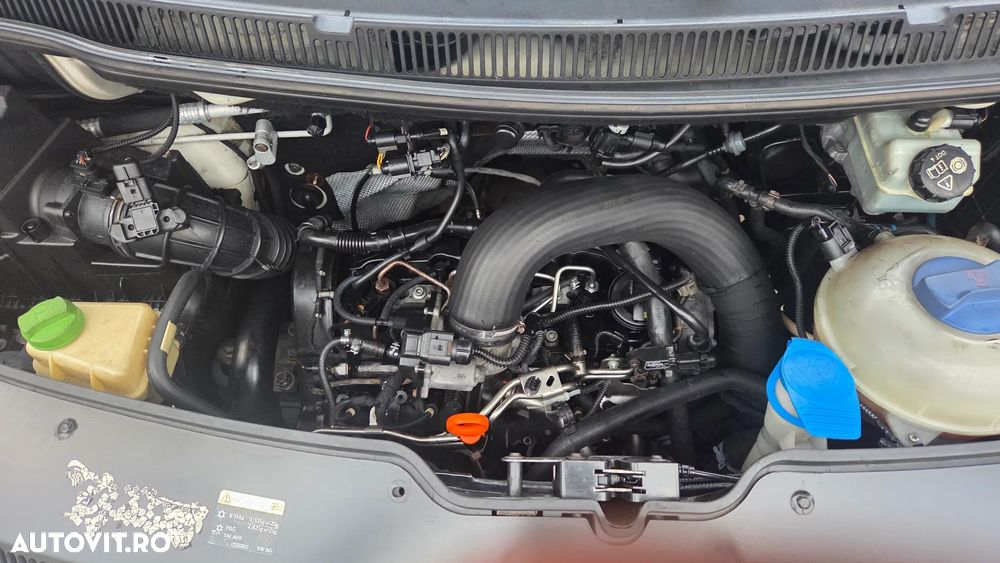 Volkswagen Caravelle - 11