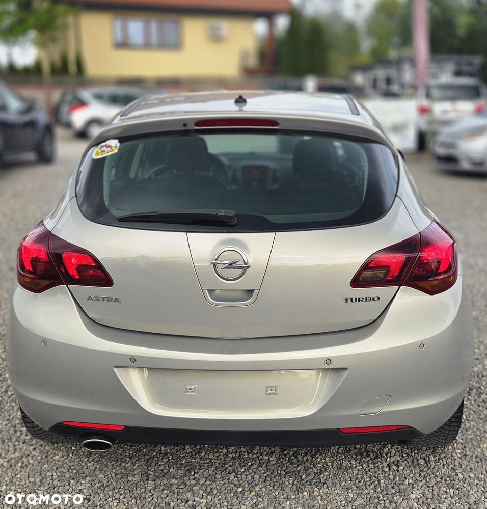 Opel Astra 1.6 T Cosmo - 12