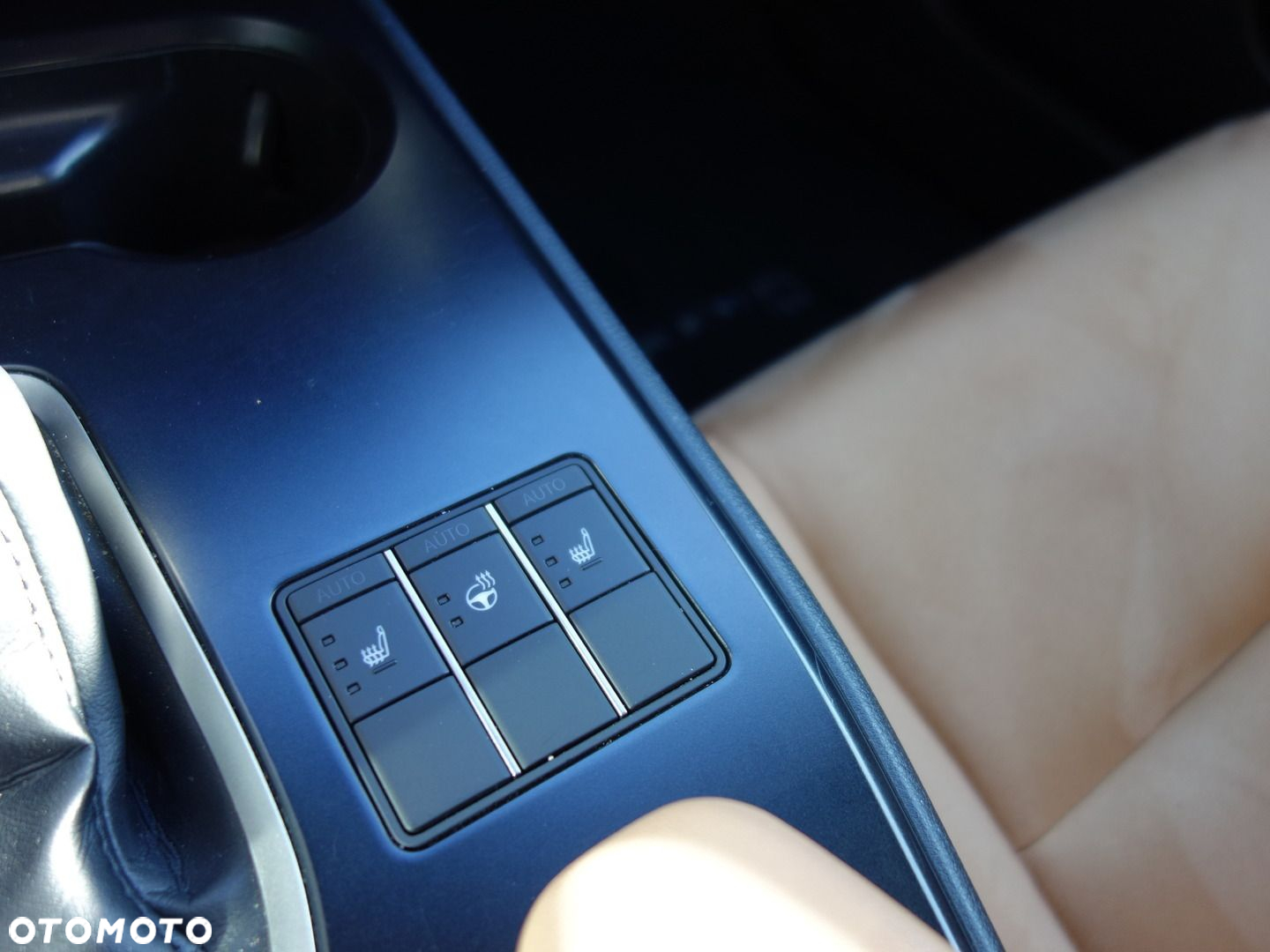 Lexus UX - 25