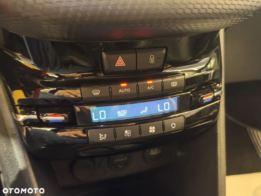 Peugeot 2008 PureTech 82 Allure - 3