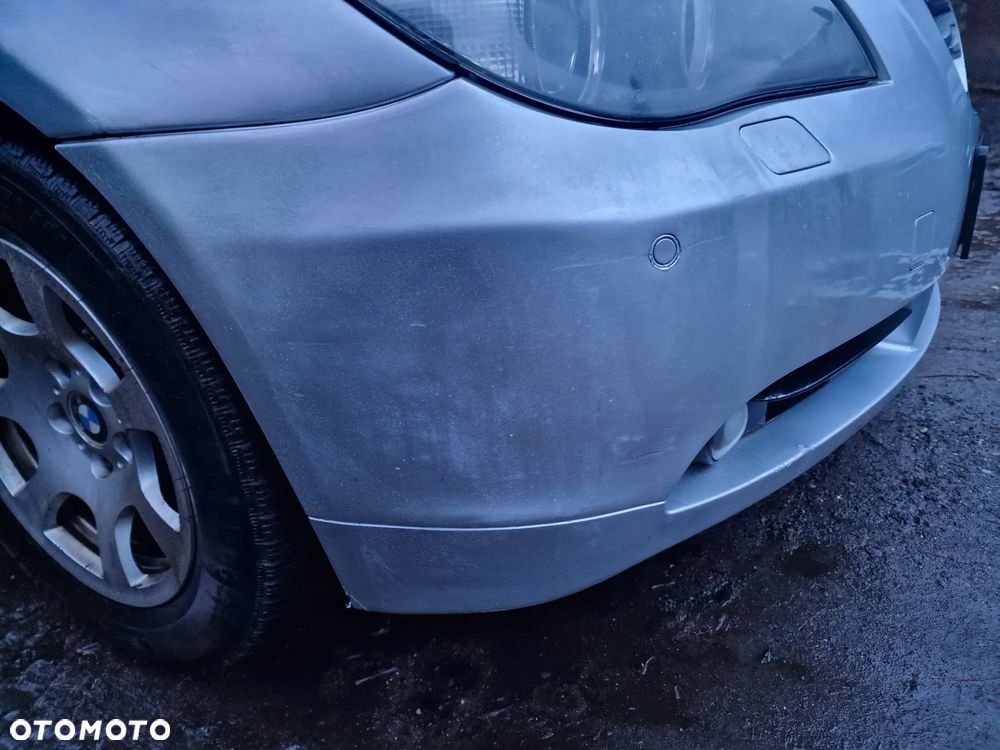 Błotnik  prawy  przód  BMW  E60  E61  w  kolorze  354 - 2