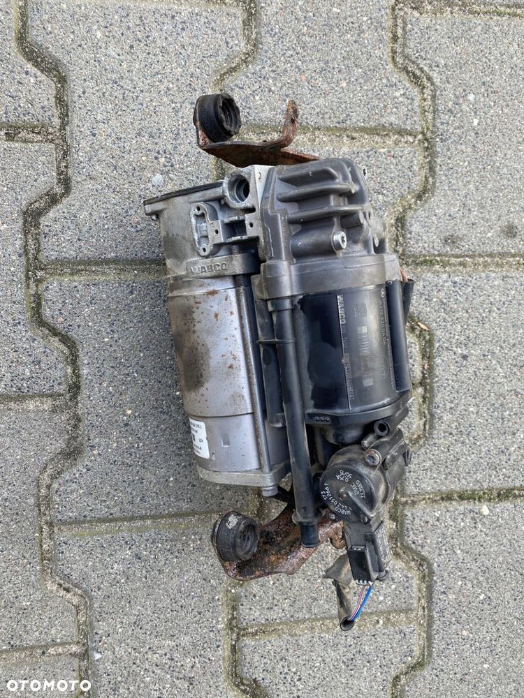 MERCEDES cls 218 212 kompresor airmatc A 2123200404 - 1