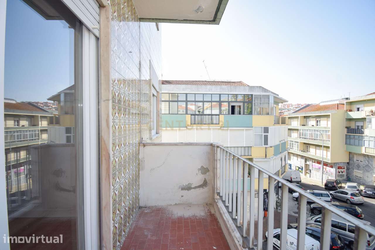 Apartamento T2 luminoso na Damaia | Rua Carvalho Araújo | Janelas PVC - Grande imagem: 2/25