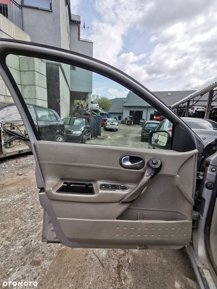 Drzwi przód prawy Renault Megane II 2003r MV632 - 3