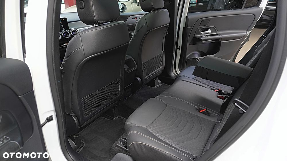 Mercedes-Benz GLB 250 4-Matic 8G-DCT - 17