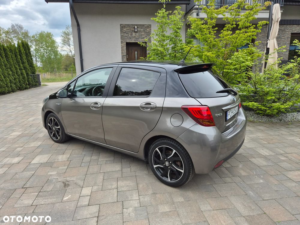 Toyota Yaris Hybrid 100 Business Edition - 8