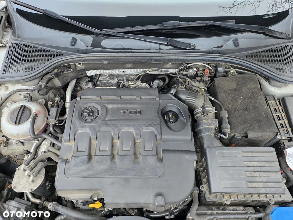 Skoda Octavia 2.0 TDI DSG RS - 30