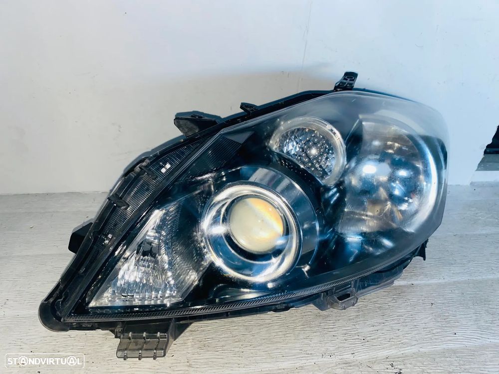 Farol Esquerdo Toyota Auris - 2010 / 2013 - F1445 - 2