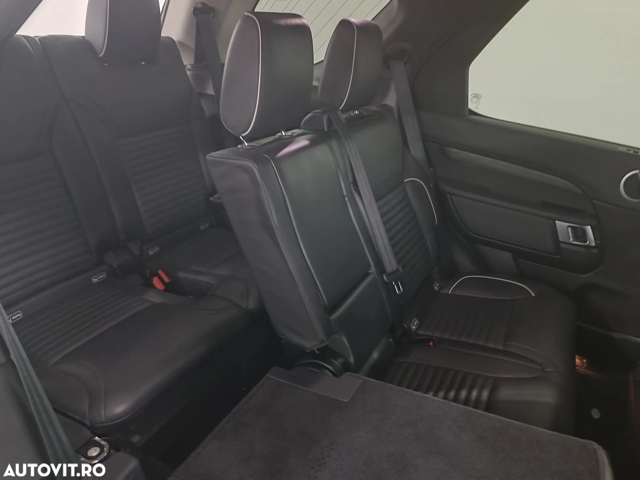Land Rover Discovery 3.0 L TD6 HSE - 12