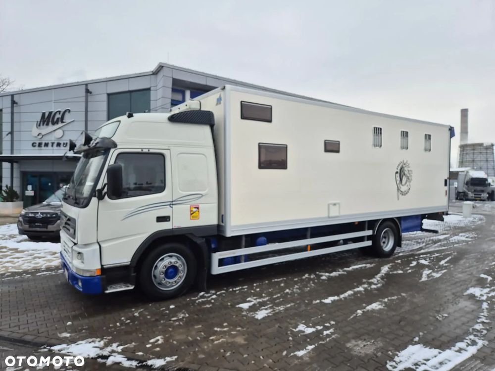 Volvo FM 7 / DO PRZEWOZU BYDŁA I KONI / 5 MIEJSC / POMIESZCZENIE MIESZKALNE / 1 WŁ / SUPER STAN / NIE ZAWODNE VOLVO / OKAZJA RYNKOWA! - 13