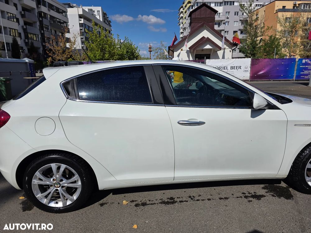 Alfa Romeo Giulietta 1.6 JTDM 16V - 10