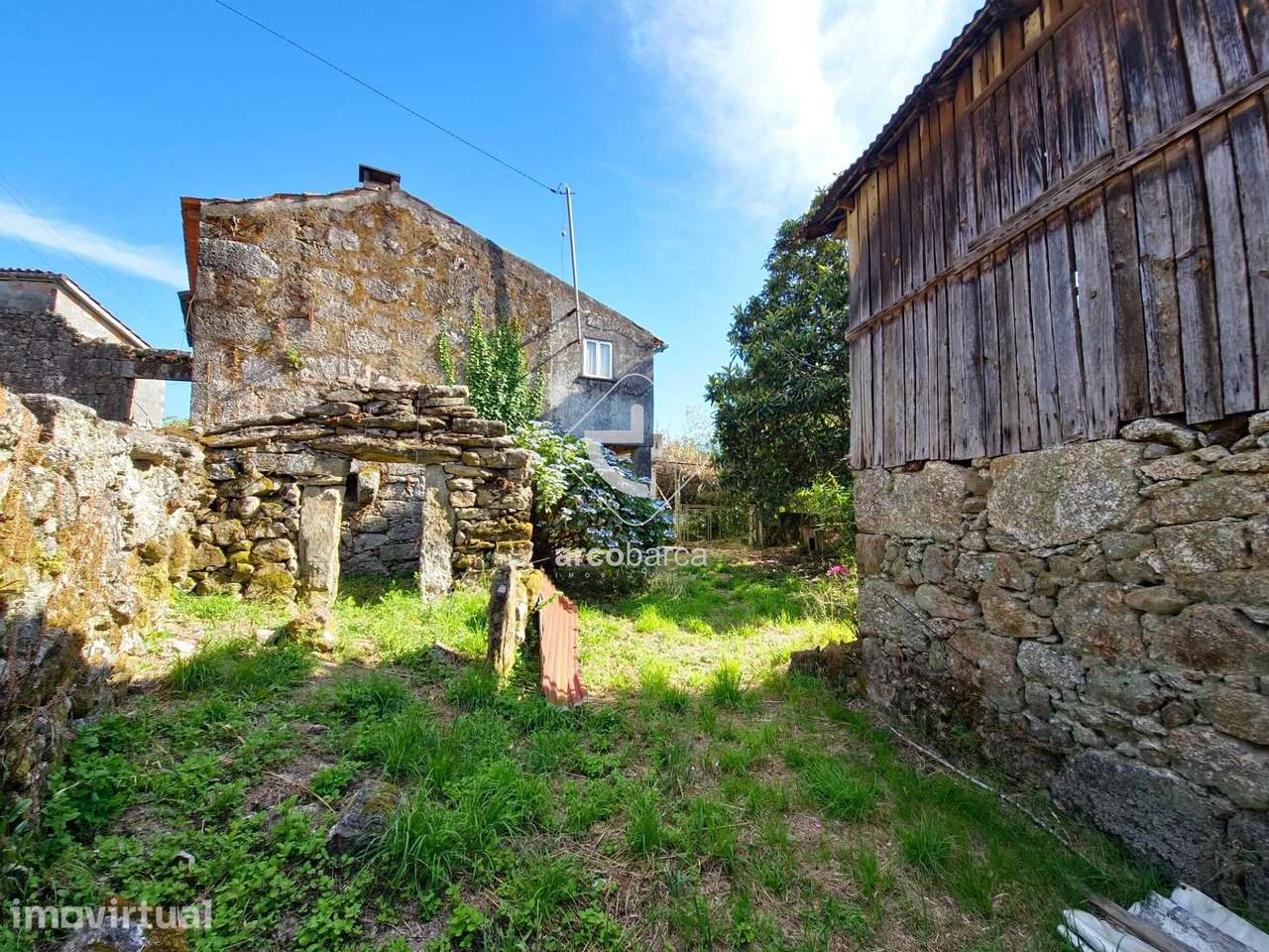 Casa para restauro com sequeiro e logradouro - Grande imagem: 2/37
