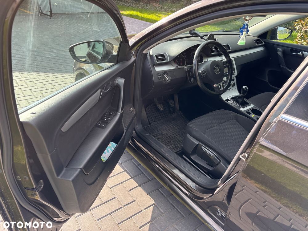 Volkswagen Passat 1.6 TDI BlueMotion - 31