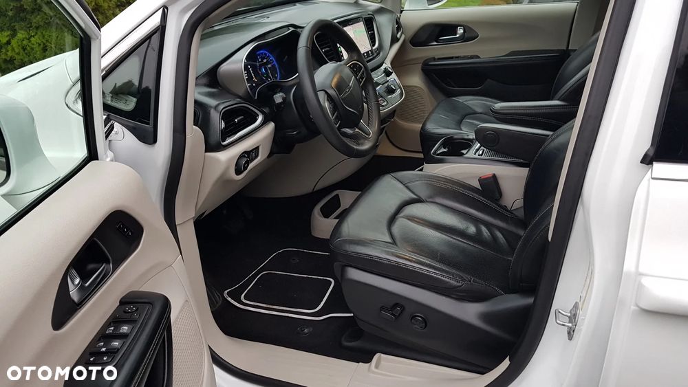 Chrysler Pacifica - 17