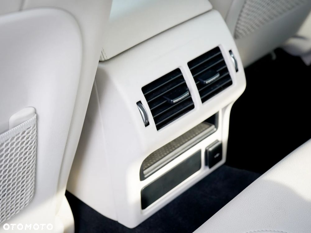 Jaguar XE D200 AWD S - 28