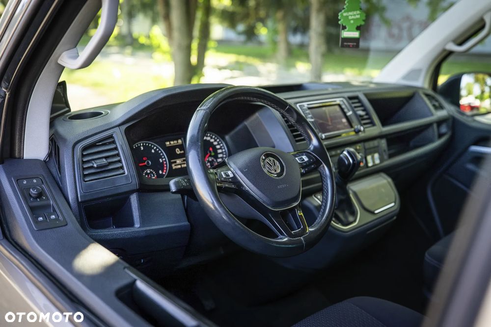 Volkswagen Multivan - 12