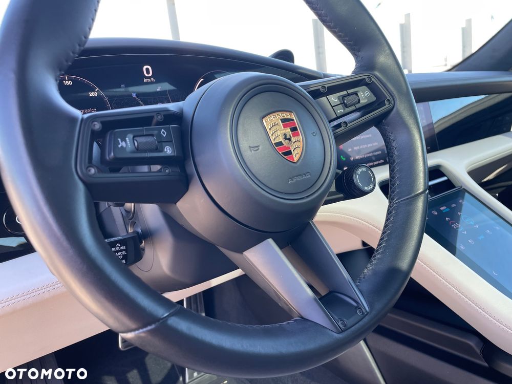 Porsche Taycan GTS - 30