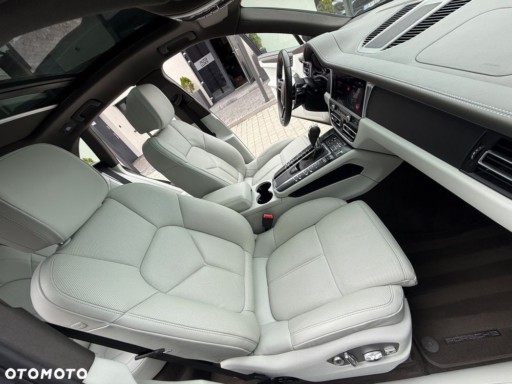 Porsche Macan - 24