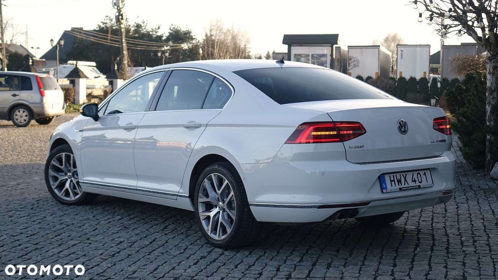 Volkswagen Passat - 4
