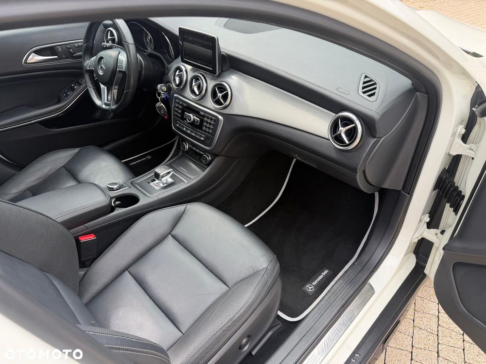 Mercedes-Benz GLA 45 AMG 4Matic 7G-DCT - 28