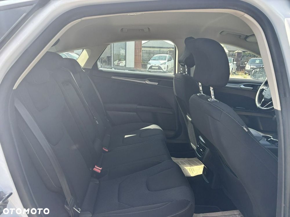Ford Mondeo - 36