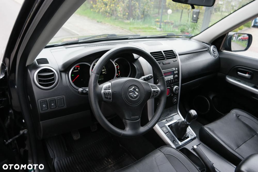 Suzuki Grand Vitara 2.4 De Luxe - 19