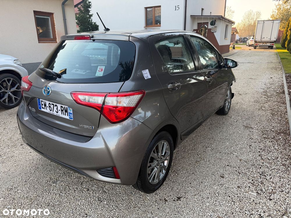 Toyota Yaris Hybrid 100 Terra - 6