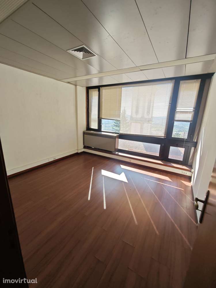 Arrendamento de escritório na Praça do Município - Covilhã - Grande imagem: 5/11