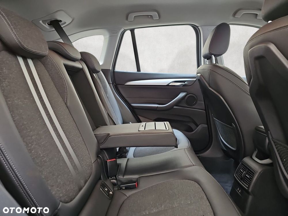BMW X1 sDrive18i - 27