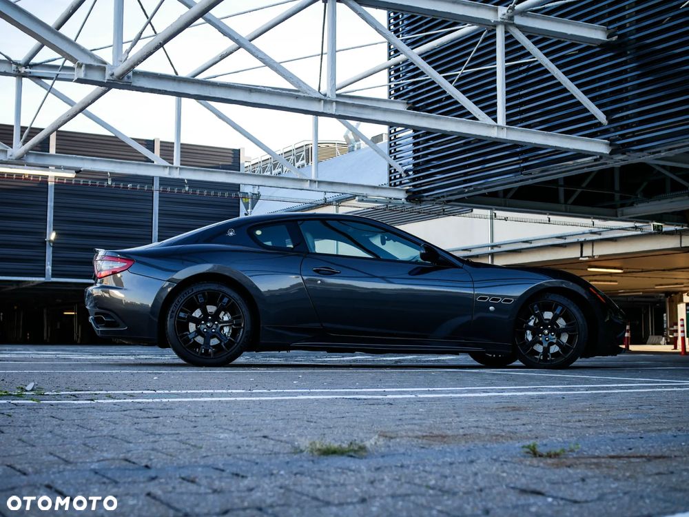 Maserati GranTurismo S Automat - 21