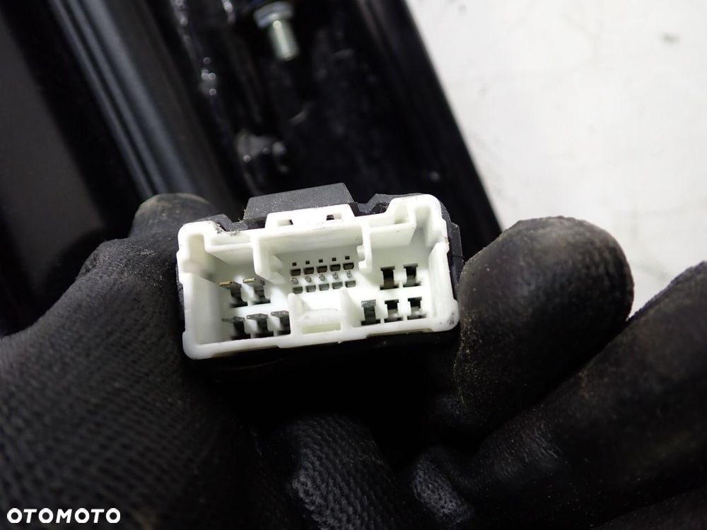 DRZWI LEWY TYŁ INFINITI M37X kol: GAC - 31