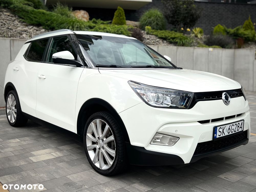 SsangYong/KGM Tivoli e-XGi 160 2WD Black+White - 4