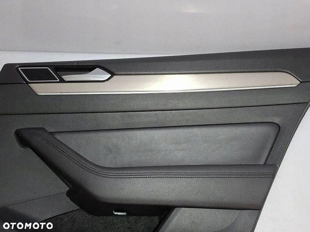 VW PASSAT B8 2019 Kombi Boczek drzwi tylnych prawy skóra LED 3G5867212 - 2
