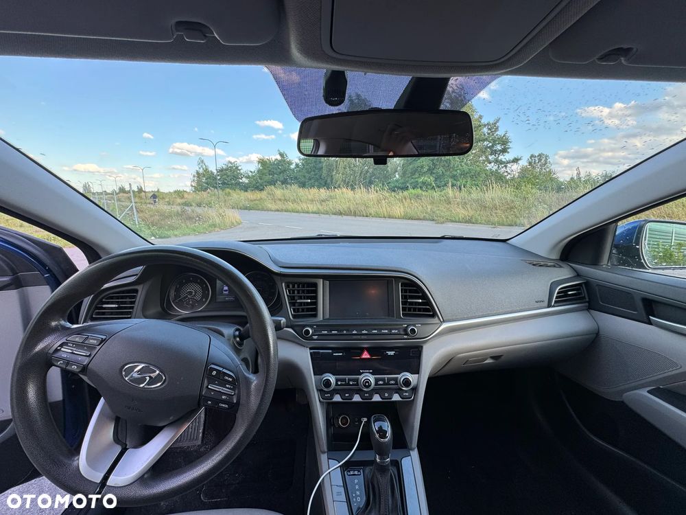 Hyundai Elantra - 12